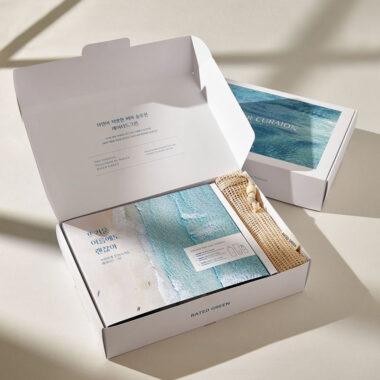 black mailer gift box with logo